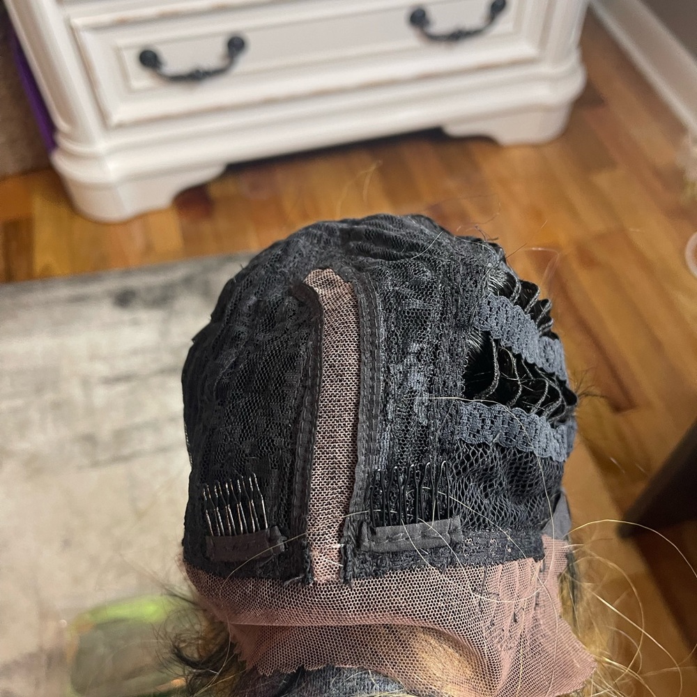 Wig - Picture 4 of 6